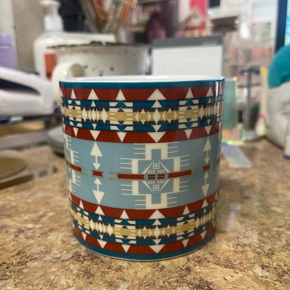 Pendleton Aztec Patterned Ceramic Mug - Picture 5 of 7